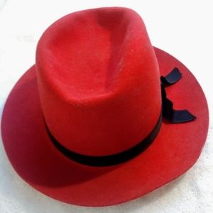RARE!!  Red London Fog Hat Women - Wool in Women